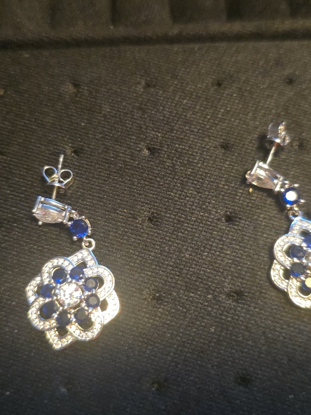 925 White Gold Plated Macthing Ring And Earrings. Grade D Blue And Clear Moissy